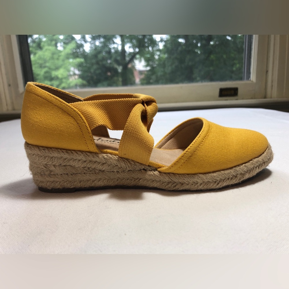 Lifestride yellow espadrilles size 7 - Picture 5 of 10